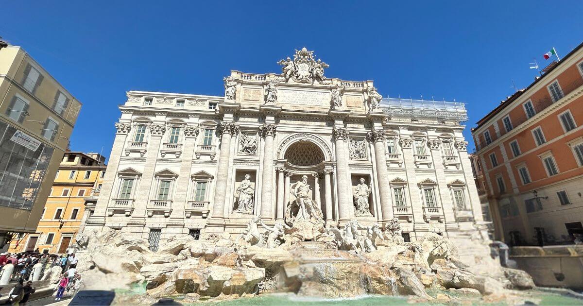 ローマの街並みと治安の雰囲気がわかる夕方の風景