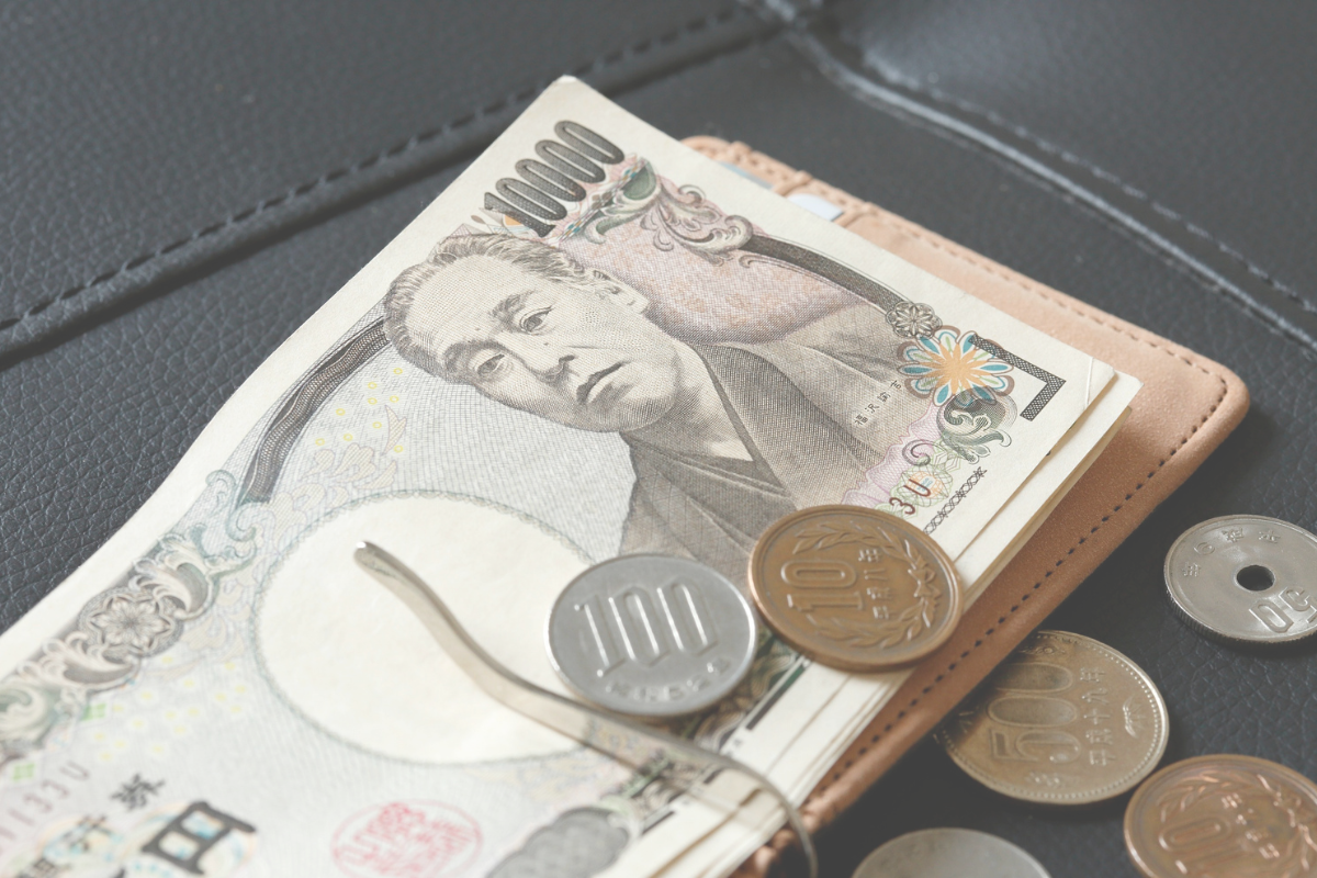 Japanese yen notes and coins arranged together