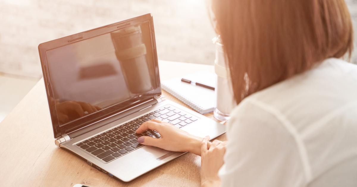 Laptop and notebook for studying Japanese online